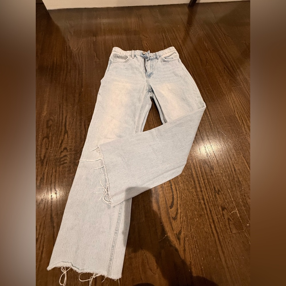 Light Indigo Straight-Leg Women's Jeans with Raw Hem